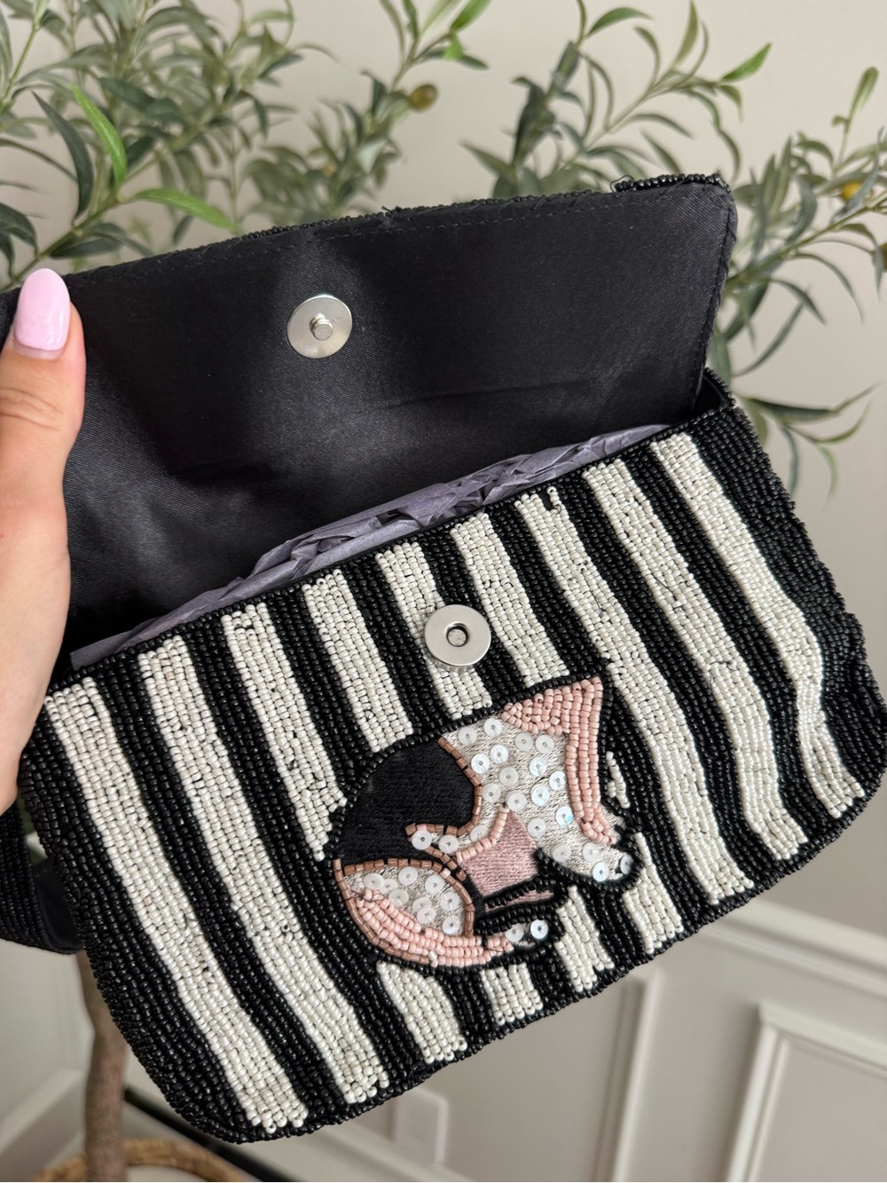Sol and Mer Black and White Beaded Shoulder Bag with Beaded French Bulldog - Picture 6 of 7